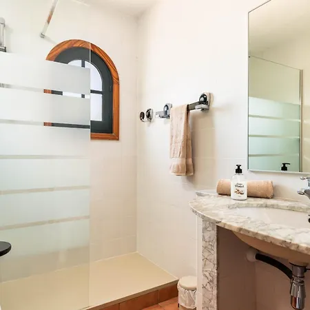 Lira كالا موريل